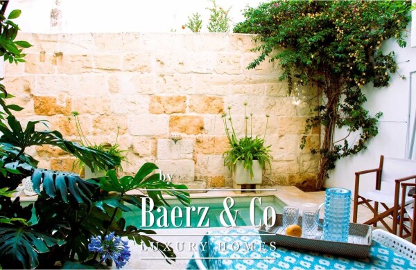 photo 1 EXCLUSIVE HOUSE WITH PATIO, POOL, AND TERRACE WITH VIEWS OF THE CATHEDRAL IN THE HEART OF CIUTADELLA DE MENORCA