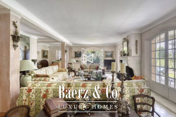 photo 7 Close to the center