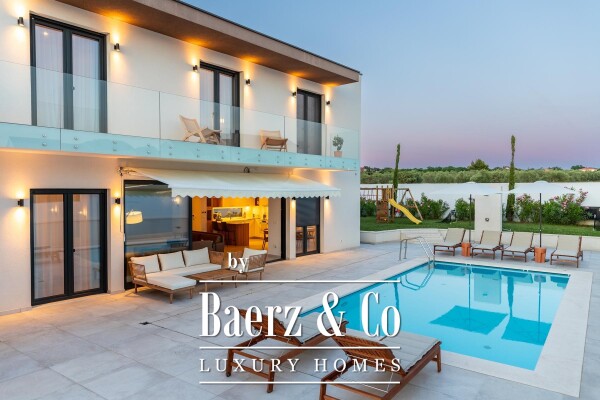 photo 1 Zadar, Vrsi, beautiful holiday home with swimming pool