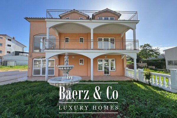 photo 1 Fažana, Valbandon, luxurious villa with three residential units, 360 m²