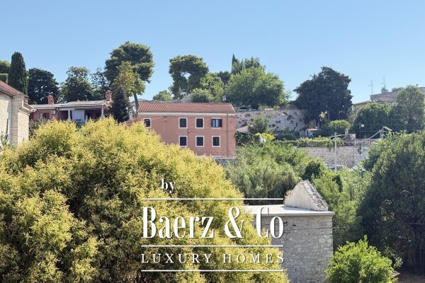 photo 1 Pula, Center- Housing Complex with two quality apartments and cafe bar, 272.02 m²