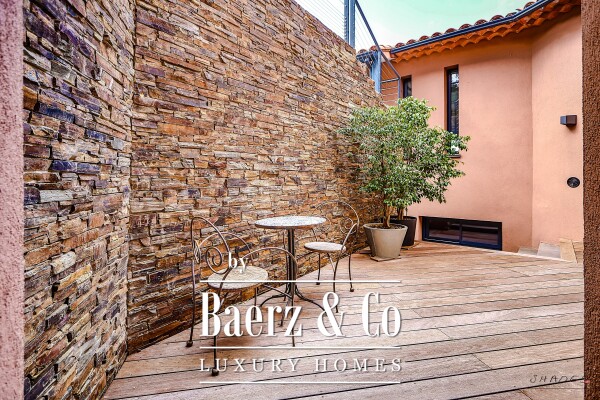 photo 7 Renovated 7-room villa with sea and vineyard views, featuring a swimming pool, gym, hammam, cinema room and garage.