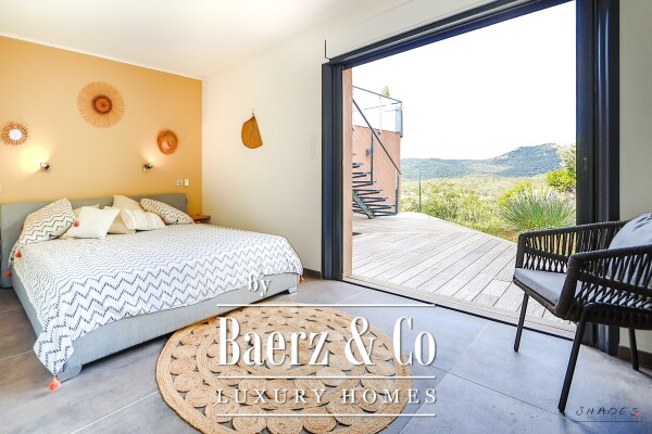 photo 9 Renovated 7-room villa with sea and vineyard views, featuring a swimming pool, gym, hammam, cinema room and garage.