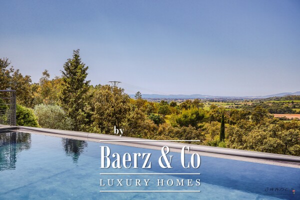 photo 2 Renovated 7-room villa with sea and vineyard views, featuring a swimming pool, gym, hammam, cinema room and garage.