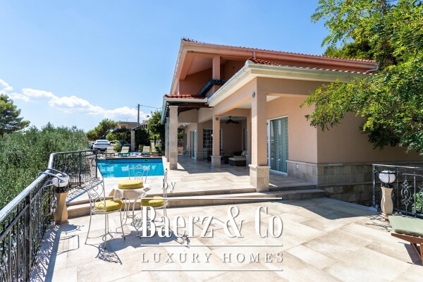 photo 30 Mimice, jedinstvena vila s bazenom i idiličnom okućnicom