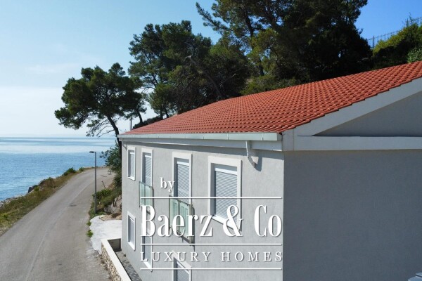 photo 1 Brač, Selca, house with four apartments first row to the sea