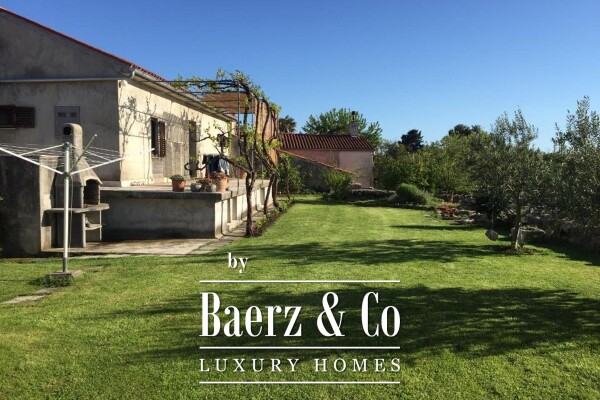 photo 1 Krk, 200 m² house with a garden