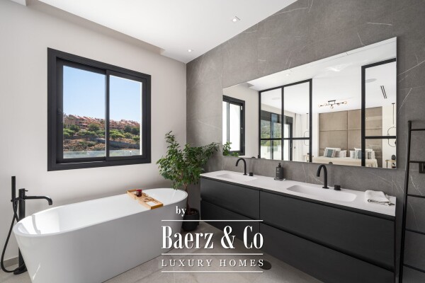 photo 21 Villa - Marbella East - Ref: 8685