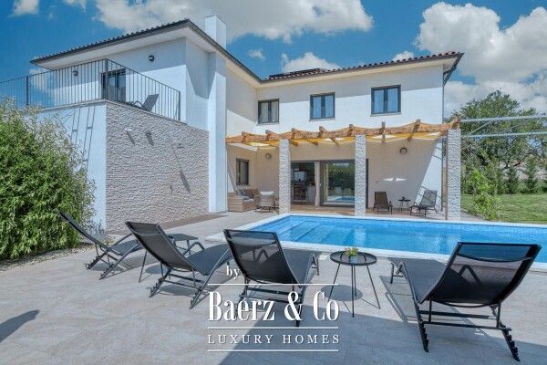 photo 6 Pula, Veli Vrh - beautiful detached house with pool and garage, 225 m² - spacious garden