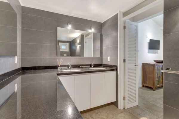 photo 6 Oceanfront Living in the Heart of Kralendijk